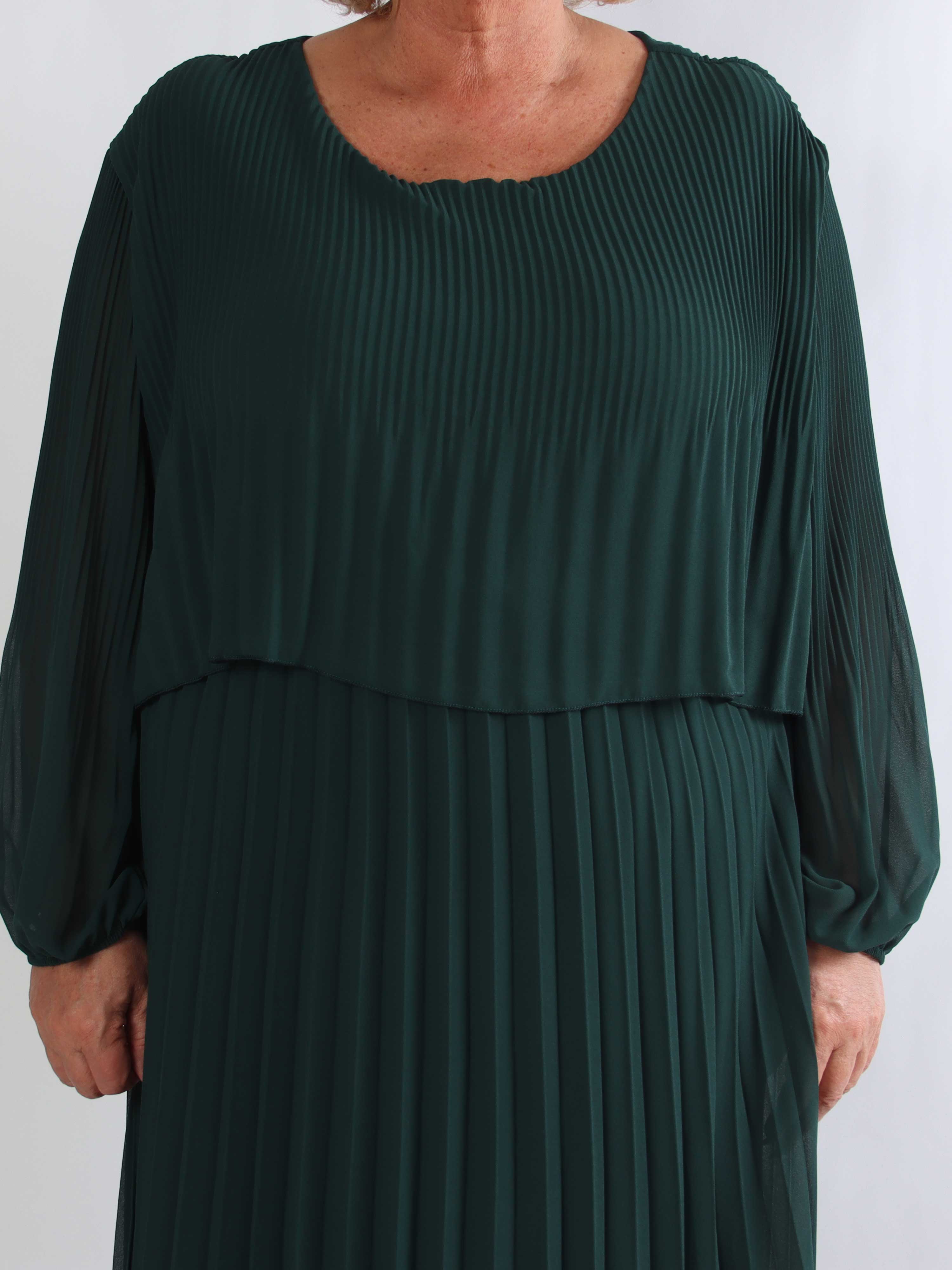 Kristina Long - Langærmet plus size kjole med plisseringer